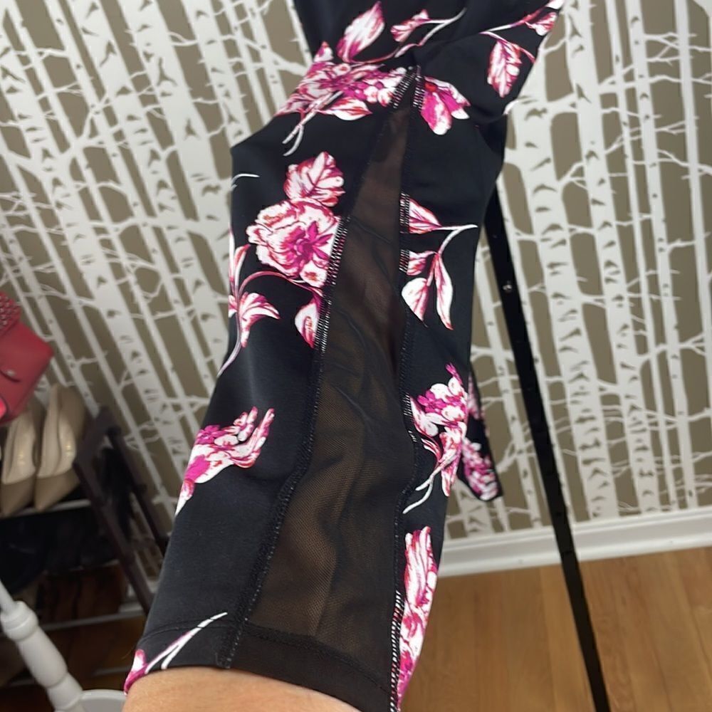 Black & Hot Pink Floral Print 7/8 Mesh Insert Leggings sz L - Picture 4 of 13